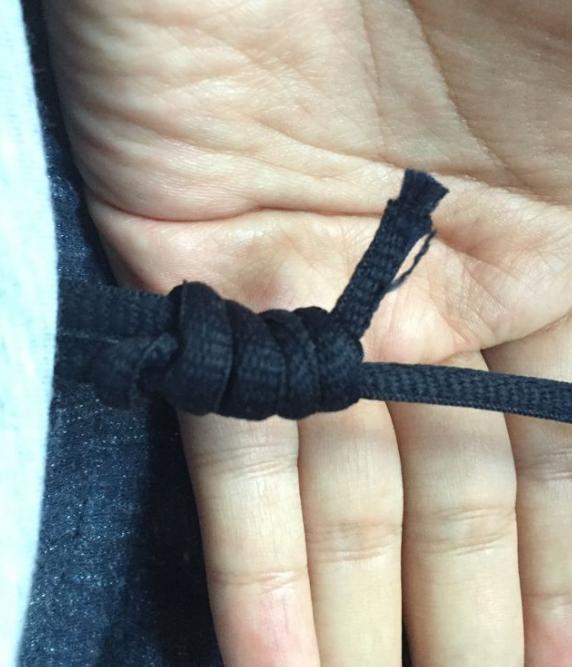 裤腰绳怎么打结最方便,裤腰绳弹力绳打结方法