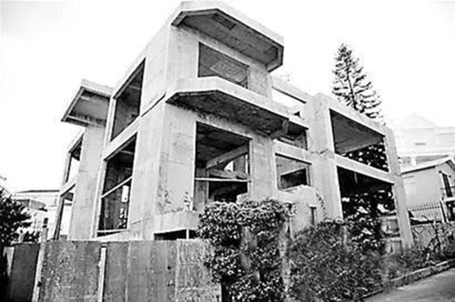 跌落的厦门女富豪：购600万游艇，把燕窝当水喝，终受牢狱之苦