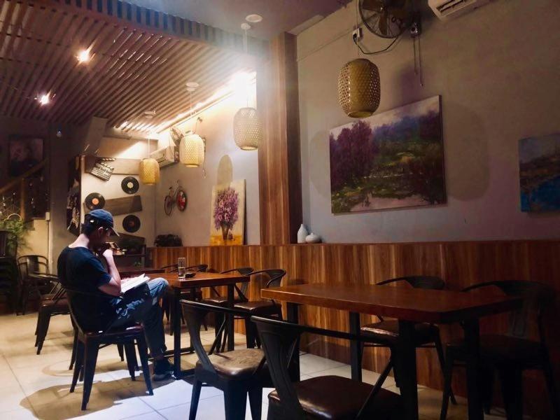 女的爱喝烈酒，男的抱头痛哭—北海调酒师给我讲述他的“治疗史”