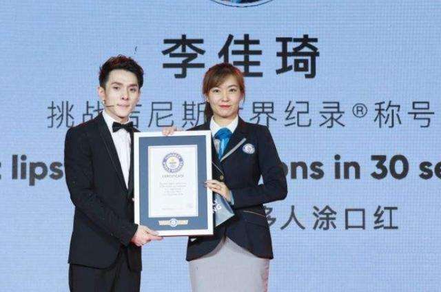 神奇的李佳琦:5分钟卖1.5万支口红,大败马云,连章子怡也心动