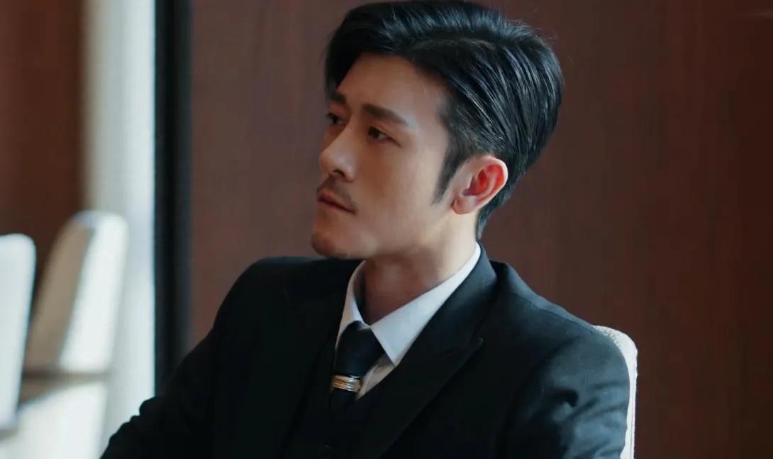 行走的荷尔蒙,这6位越老越有味,大胡茬克制又霸道,气质太绝了