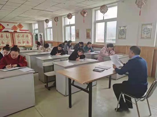 坚守育人初心绽放师德之美诗歌,守教育初心担育人使命师德演讲稿