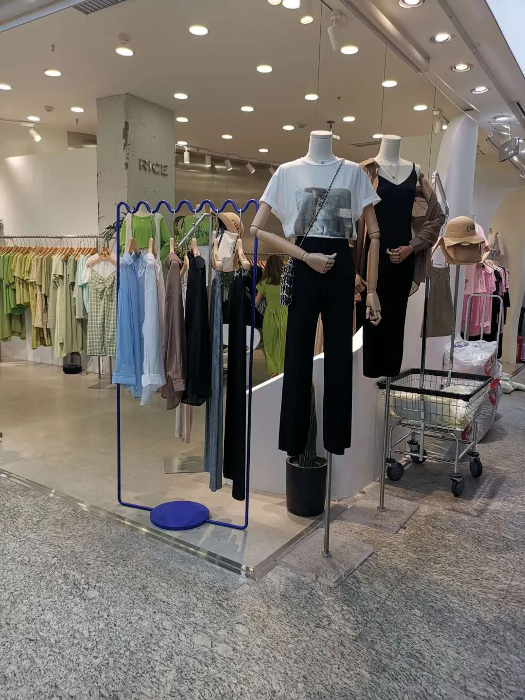 广州最美的服装市场推荐,广州最流行服装批发