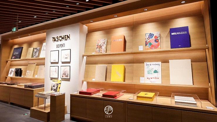 christiandiorcouture前滩太古里店,dior圣诞树前滩太古里