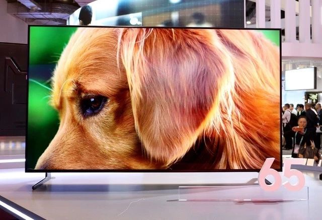 走进进博会|5G：1秒就能*载下**一部高清电影，卡一下都很难