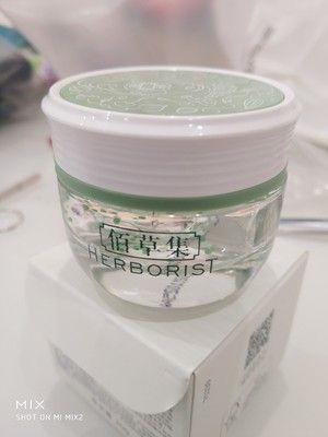 什么年龄开始用眼霜,蜂胶滋养紧致眼霜适合多大年龄用