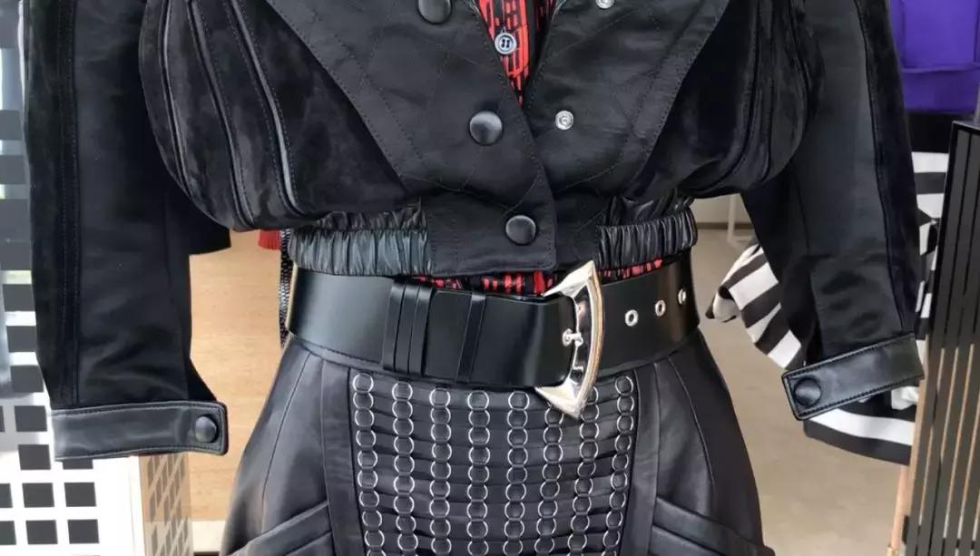 lv出了什么新款吗,lv蝙蝠侠衣服