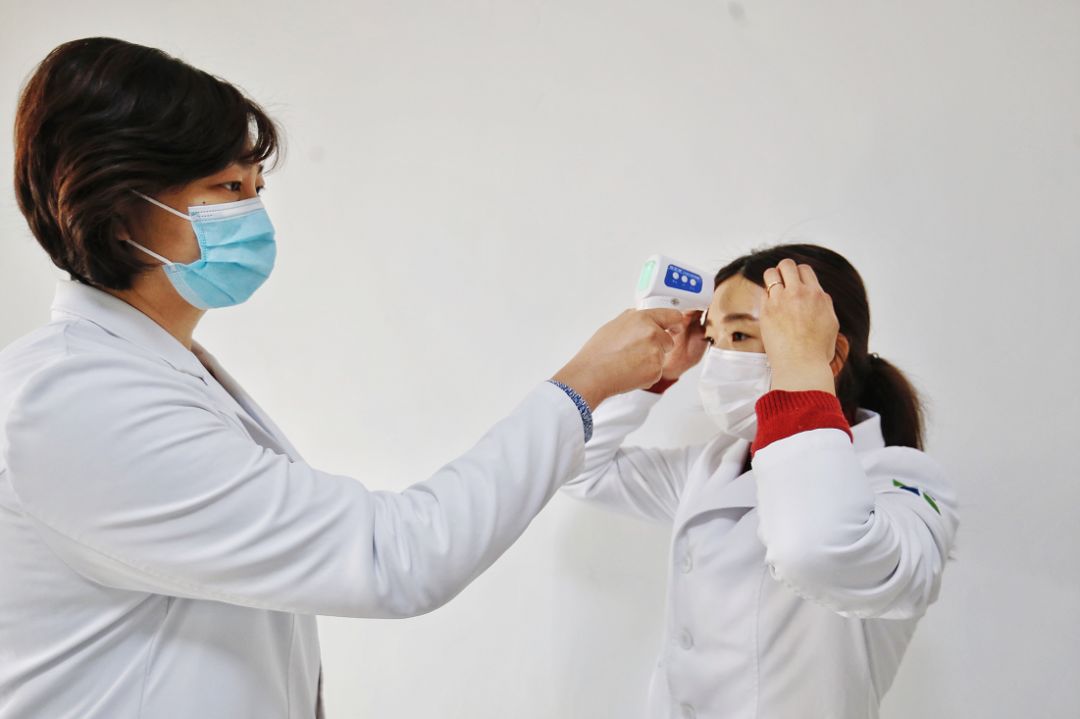 非接触式红外体温计开关,倍尔康非接触式红外体温计180