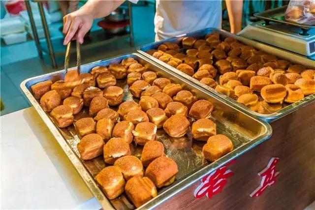 天津特色美食天津煎饼果子 (天津风味小吃三绝)