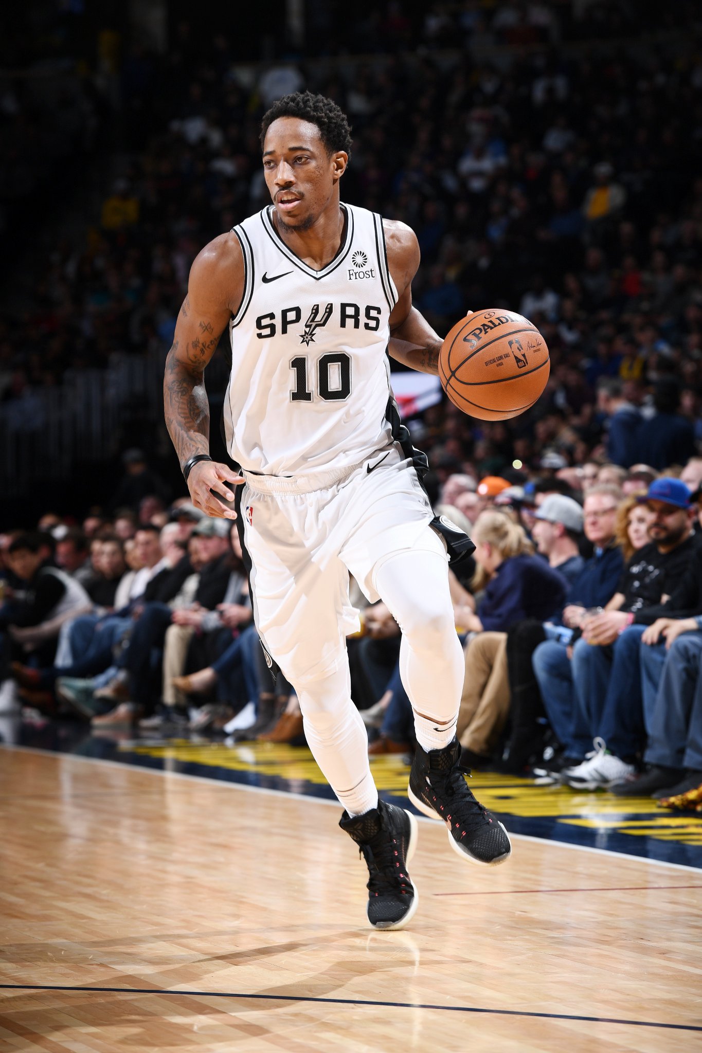 NBA赛场最近三天篮球鞋精选集：鞋头们的赛季鞋王之争越发激烈