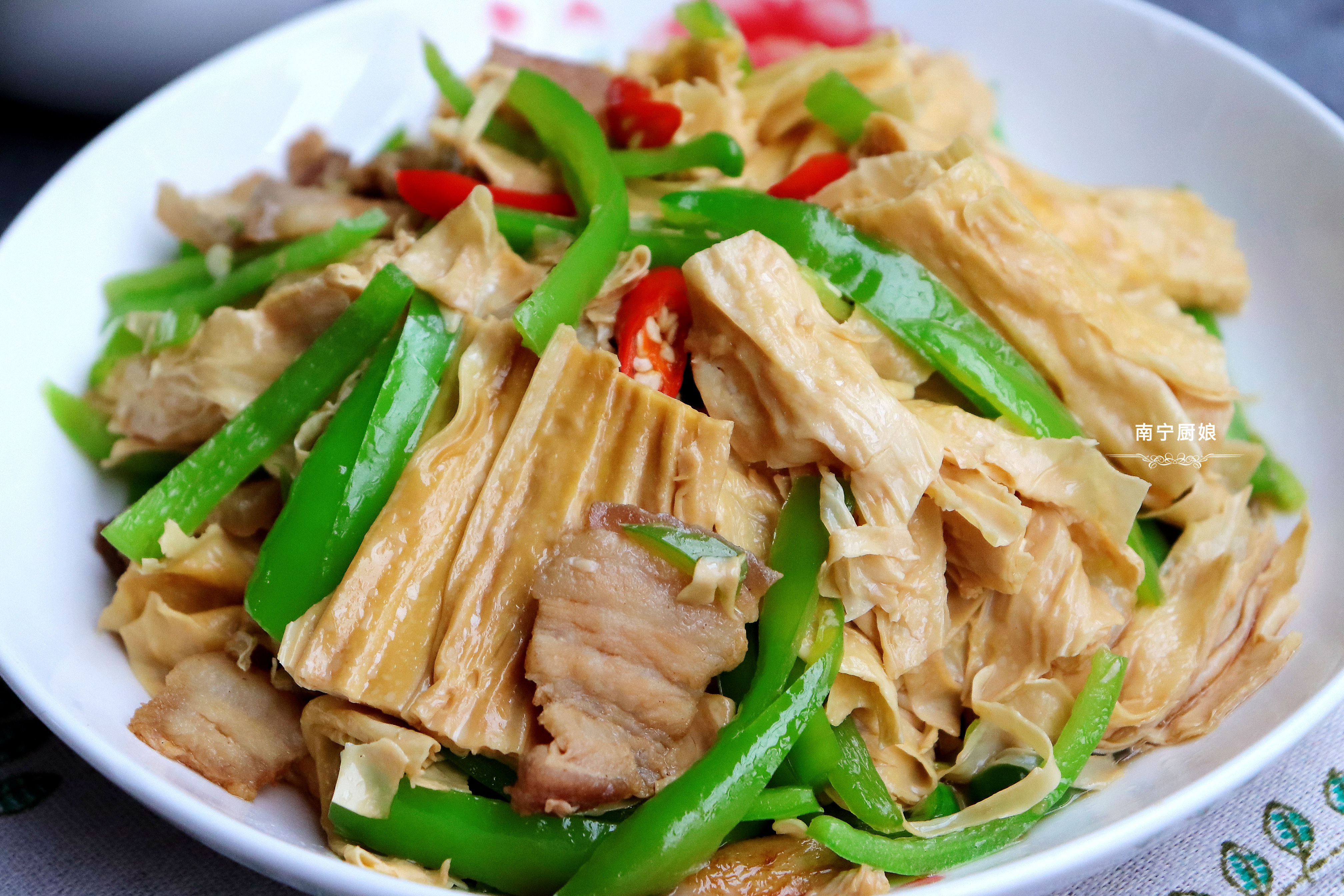 泡发好的腐竹凉拌要焯水吗,泡发腐竹有妙招