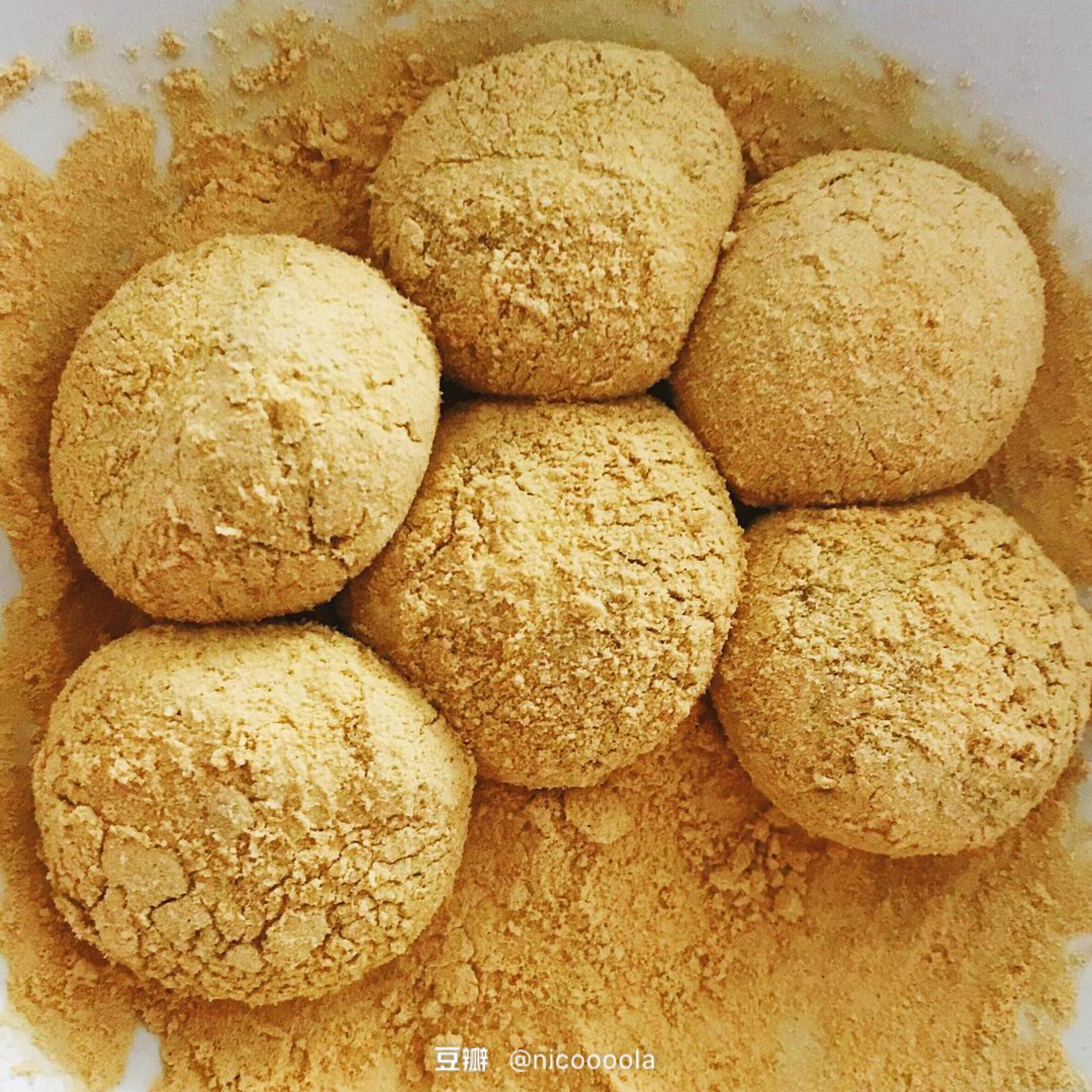 我在办公室的抽屉里，藏了一间小型超市