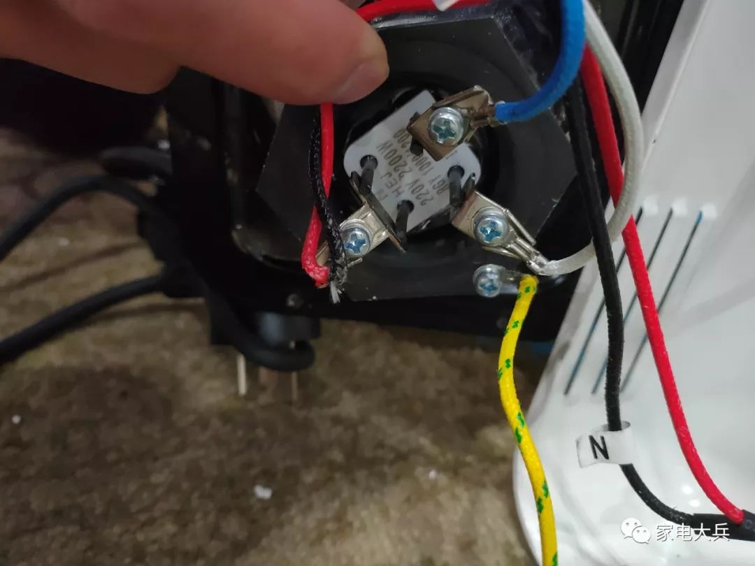 艾美特美的格力取暖器哪个好,格力与美的空调拆机对比视频