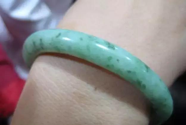 易于和陨石混淆的石头,容易混淆的玉石