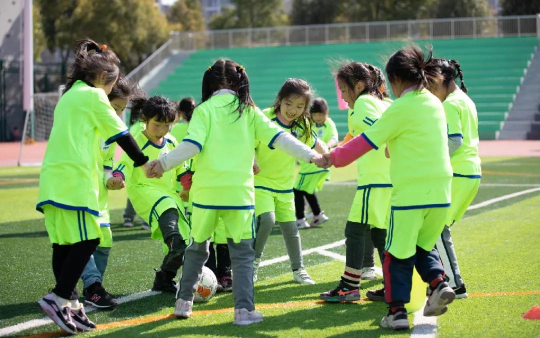 小小女人完整版歌曲,小小女兵视频获奖