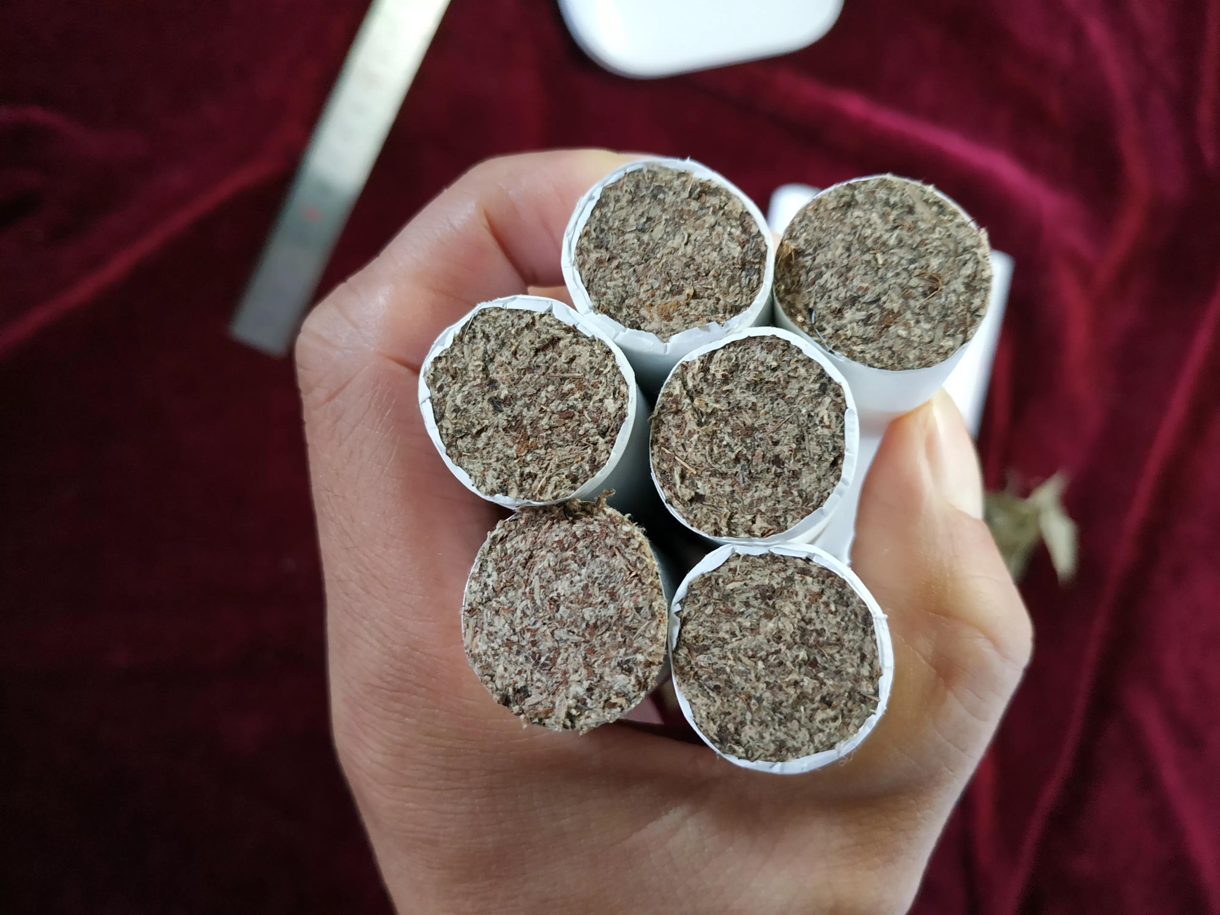 家里的艾叶真漂亮,自己做的艾条烧完是黑色