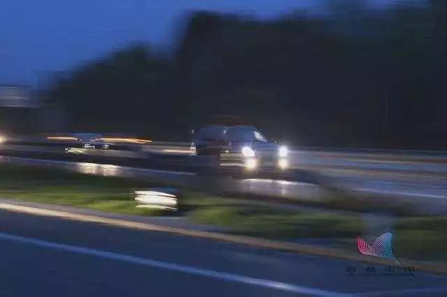 遇到一个红灯就会一路红灯,为啥遇到第一个红灯后面都是红灯