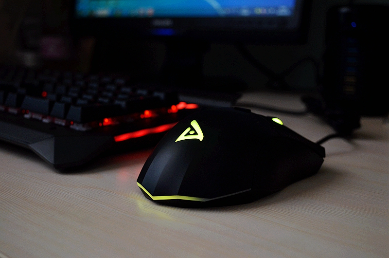 这鼠标真厉害,只因这个功能,可以让对手一招致命