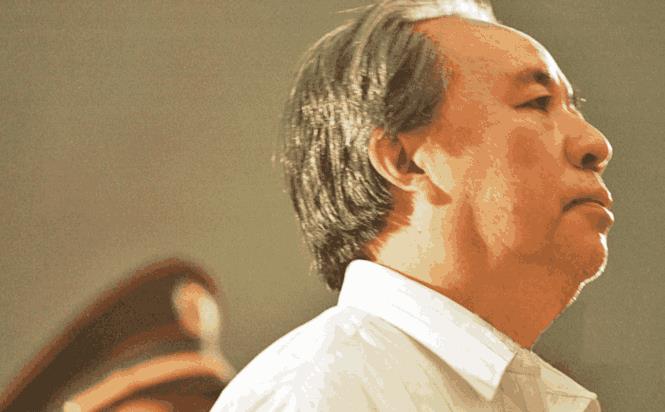 天朝的前首富,三百元起家,因跨国买卖飞机而一举成名