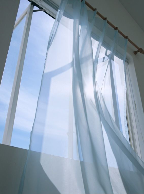 窗户东边开,健康自然来。不看不知道,一看必记牢