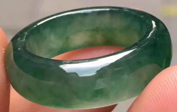 翡翠宝石怎样来鉴定,鉴定翡翠真假的方法