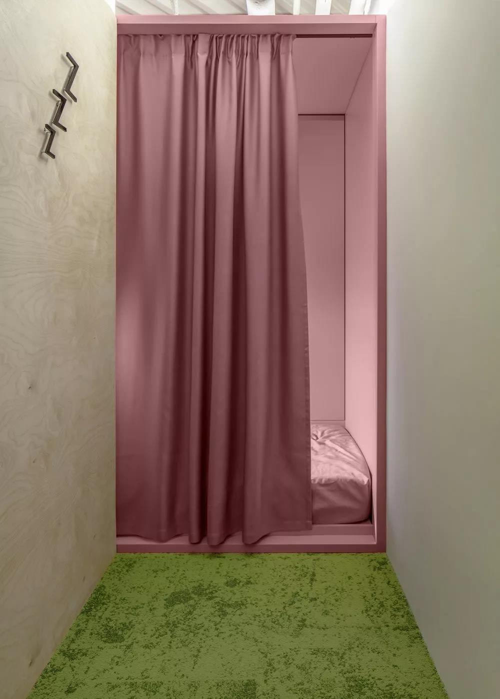 打工人该用哪种午睡姿势,没有床最好的午休姿势