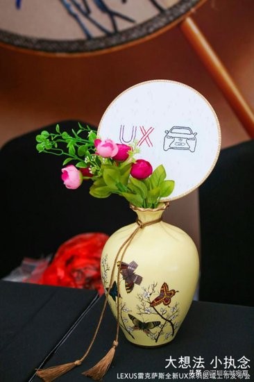 雷克萨斯ux2022款260hfsport版,配置高空间窄试驾丐版雷克萨斯ux