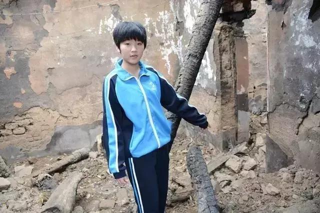 监控拍下不可告人的一幕,监控拍下的这一幕看哭了所有人