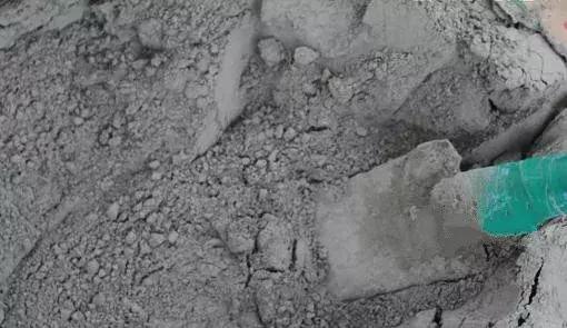 乳胶漆墙面开裂应该找谁,乳胶漆墙面开裂找谁