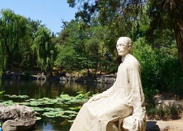 2001年，*镕基朱**告别清华演讲：做事不要落身后骂名