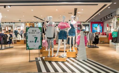 商场丑的衣服都谁买了,商场衣服那么贵都卖给谁了