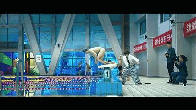 她曾是周星驰电影御用女主角,港片女神周星驰