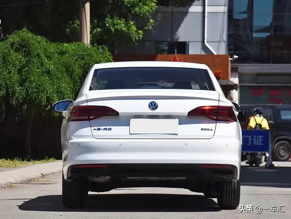 宝来2021款1.5l手动时尚型落地价,手动挡大众老宝来二手车