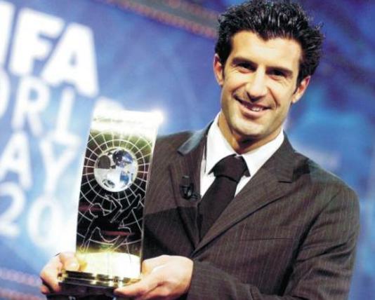 天下足球菲戈退役,足球世界路易斯菲戈升级