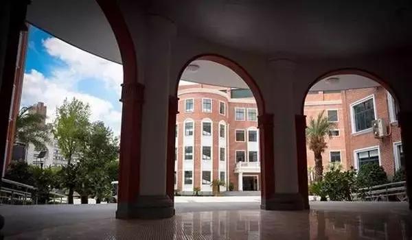 揭秘那些站在上海学霸界巅峰的高中！以后就让孩子上这些学校！