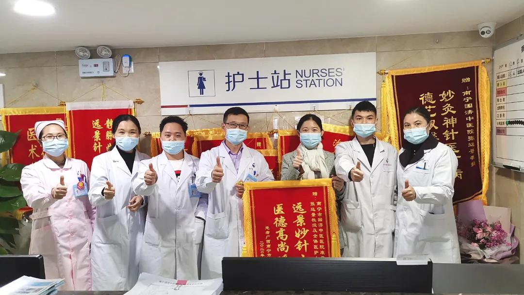 一面锦旗见证浓浓医患情,医术精湛情暖人心的锦旗