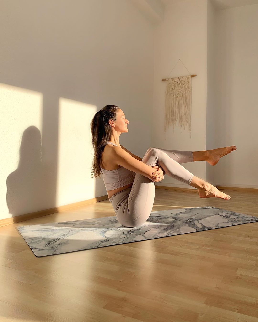 竖叉臀部总是歪一边,练横叉竖叉会让臀部变小吗