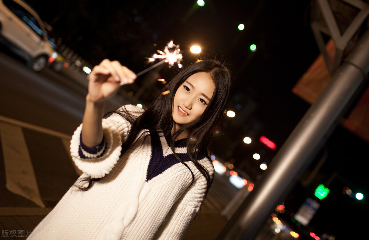 男人有这些行为说明是对你动心了,男人常对你做这6件事情