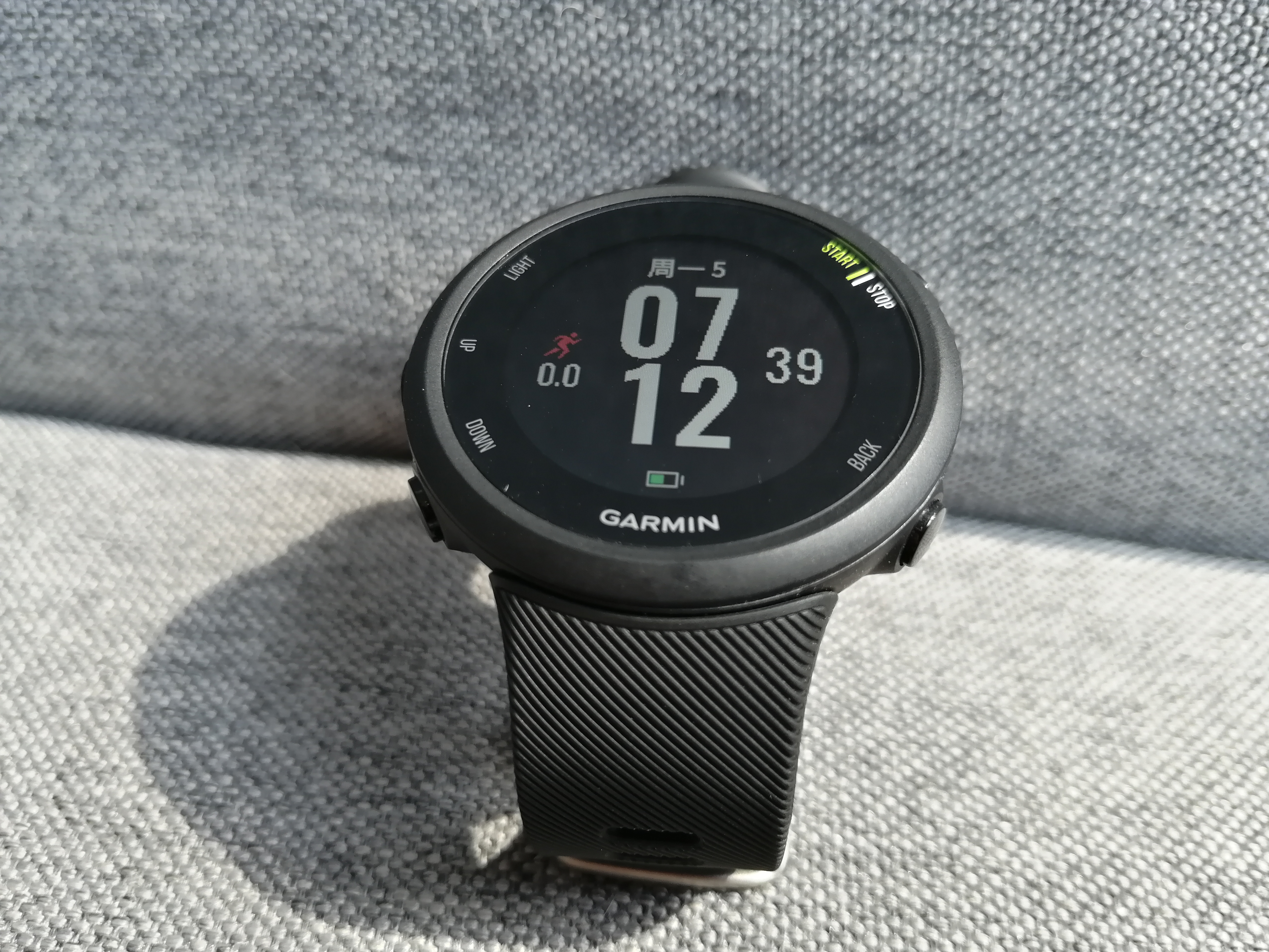 garmin佳明enduro户外运动手表 (不爱运动可以戴佳明手表吗)