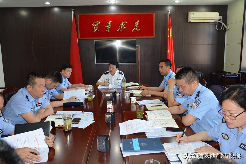 西安交警全力以赴护航中考,西安警方为夜间经济生活保驾护航