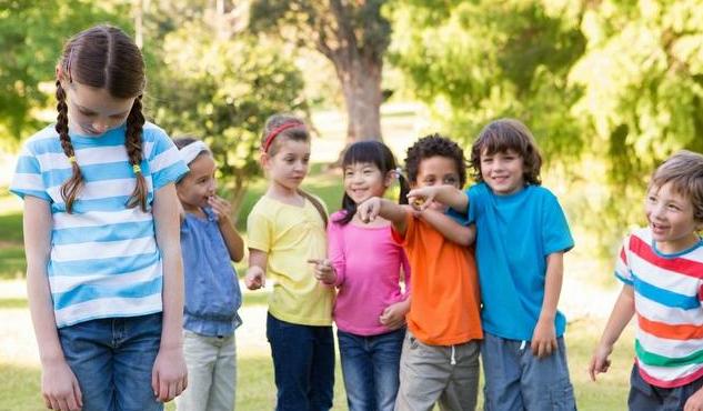 孩子遇到讨厌的同桌怎么办,教孩子遇到坏小孩怎么办