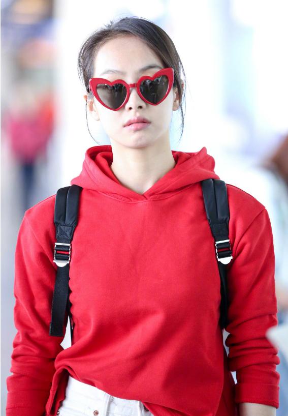 宋茜同款星星牛仔裤,宋茜穿6千块的牛仔背带裤