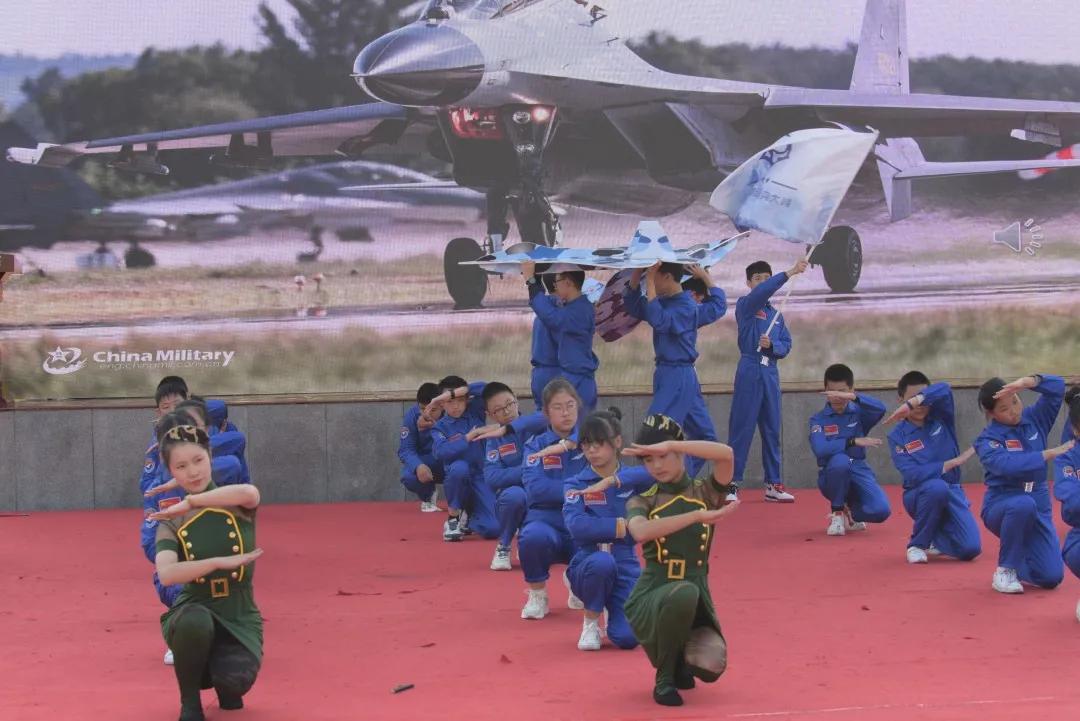 机器人在技能大赛上尬舞,世界机器人舞冠军挑战赛