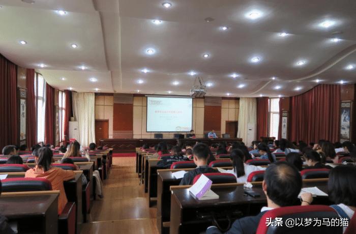 内向高考生报什么专业,性格外向适合报考的十大专业