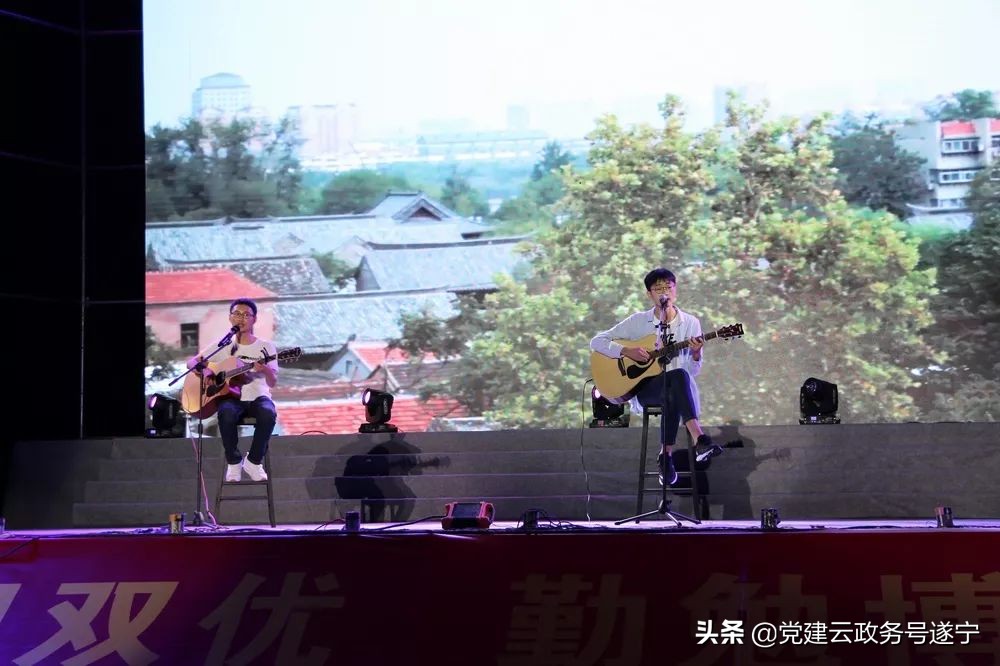 绛戞ⅵ闈掓槬鎵竼璧疯埅鏂囪壓鏅氫細,绛戞ⅵ闈掓槬鎵竼璧疯埅鏂囪壓姹囨紨