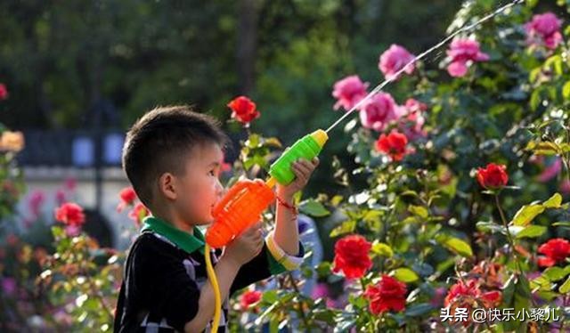 过年亲戚上门，5岁“熊孩子”砸烂电脑屏幕，亲戚：换个屏就行了