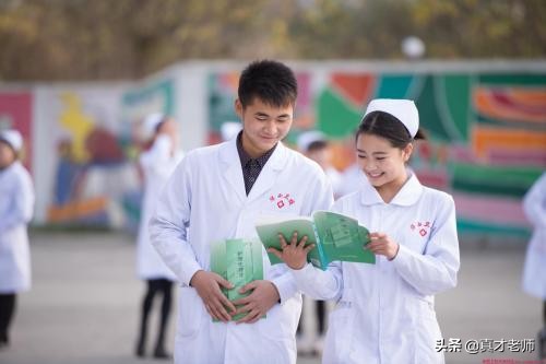 学医和计算机专业哪个就业前景好,自考医学类专业哪些最好就业