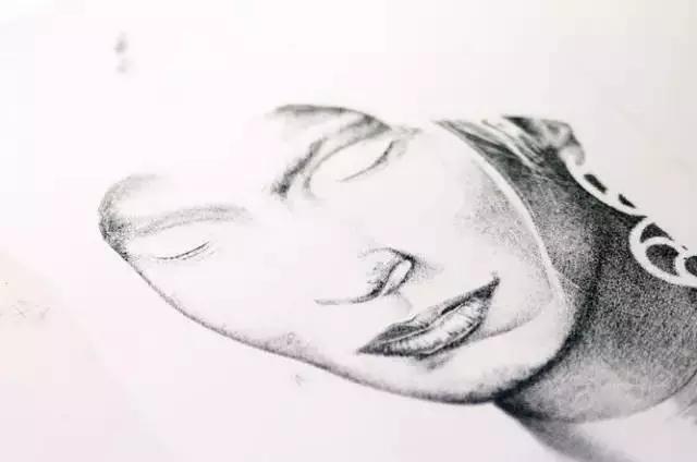 爱马仕丝巾贵的原因,爱马仕丝巾白标和黑标区别