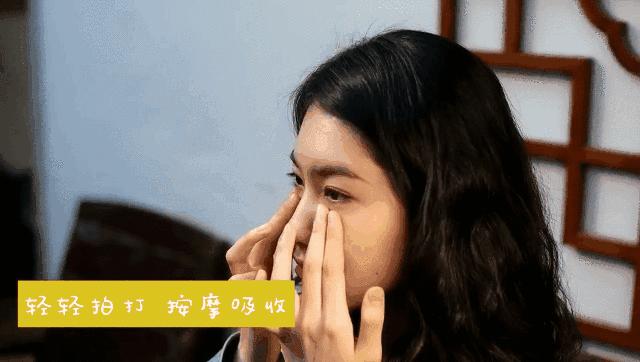 眼部保养重在“润”，用它一喷好舒服！细纹都慢慢膨了起来