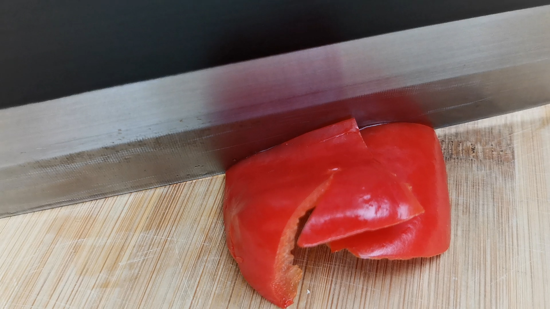 炒西兰花焯水的正确方法,西兰花可以不焯水直接炒吗